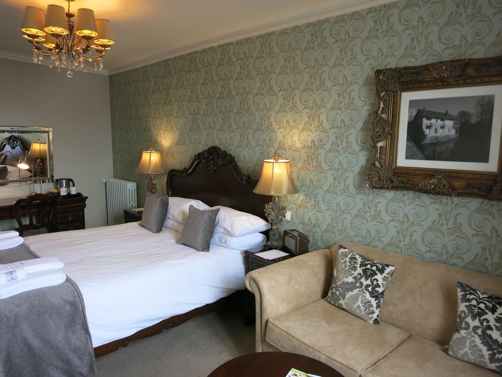 Logis Hotel De France La Chartre-sur-le-Loir Εξωτερικό φωτογραφία
