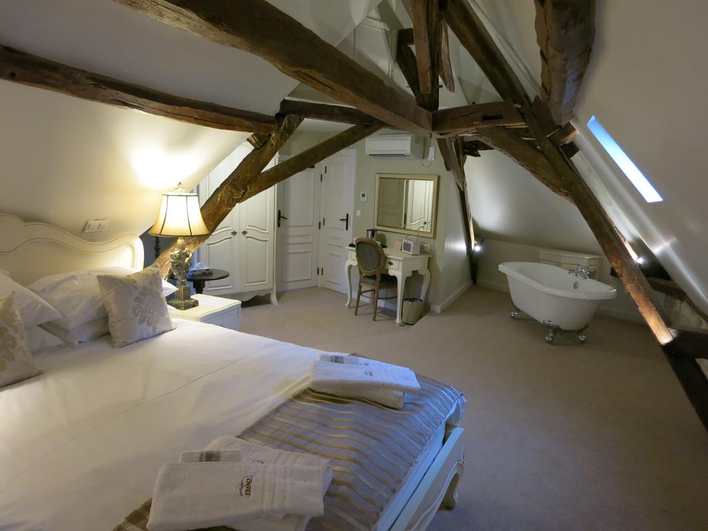 Logis Hotel De France La Chartre-sur-le-Loir Εξωτερικό φωτογραφία