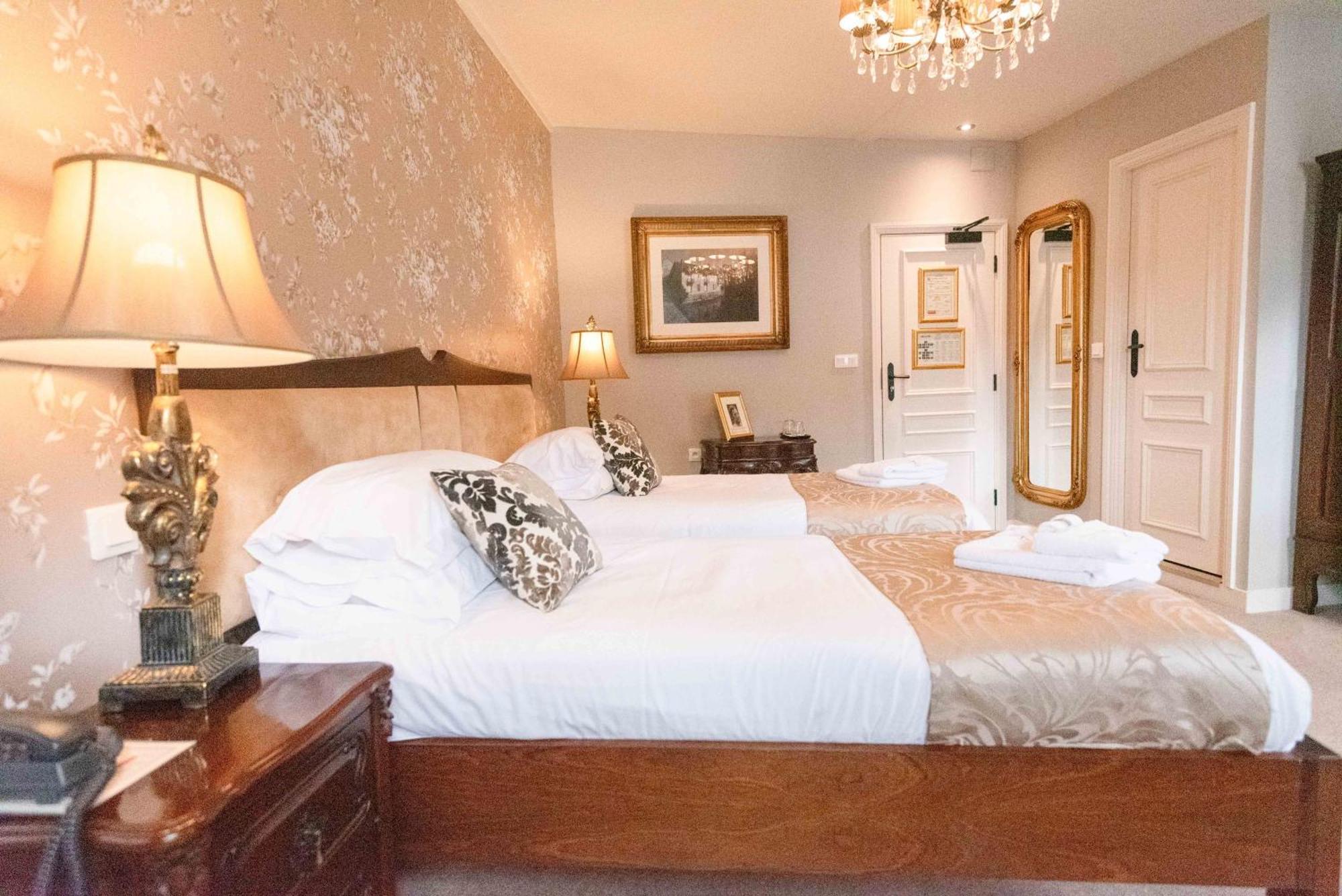 Logis Hotel De France La Chartre-sur-le-Loir Εξωτερικό φωτογραφία
