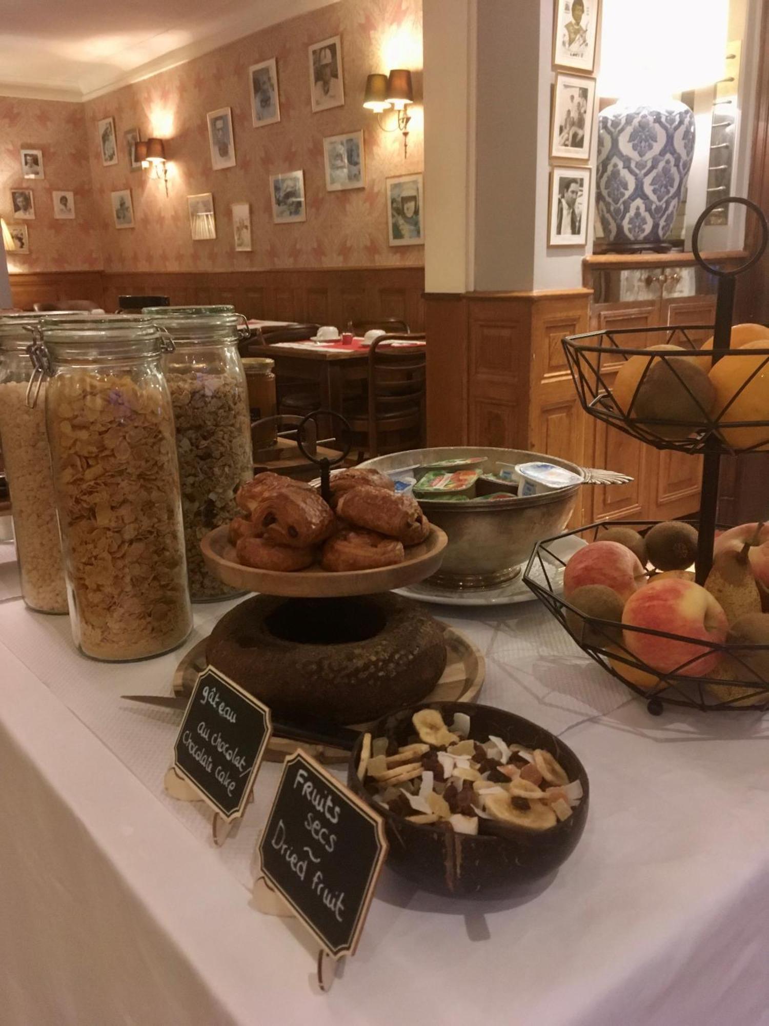 Logis Hotel De France La Chartre-sur-le-Loir Εξωτερικό φωτογραφία