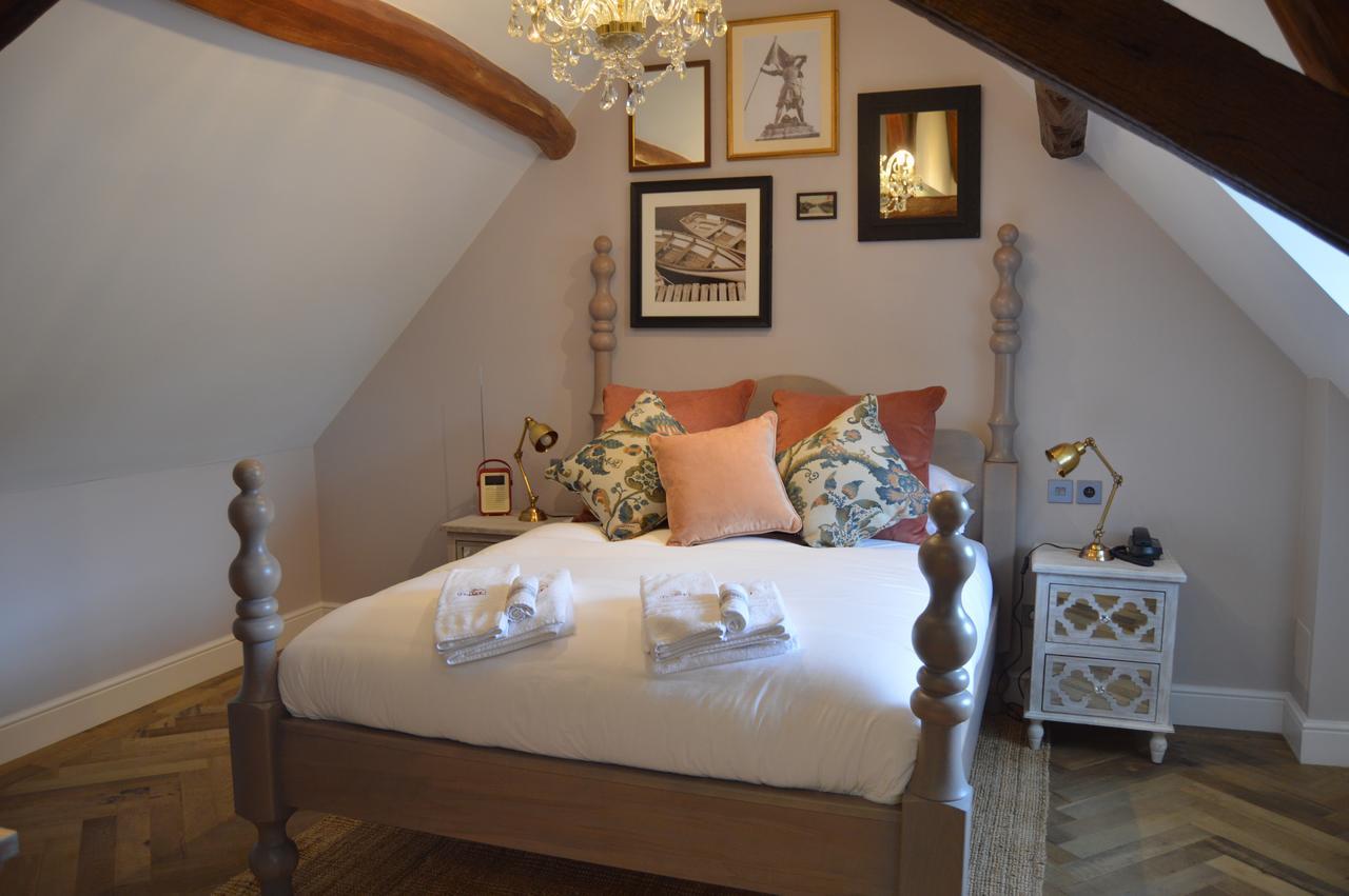 Logis Hotel De France La Chartre-sur-le-Loir Εξωτερικό φωτογραφία