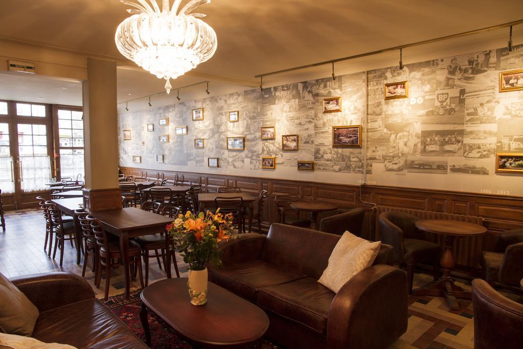 Logis Hotel De France La Chartre-sur-le-Loir Εξωτερικό φωτογραφία